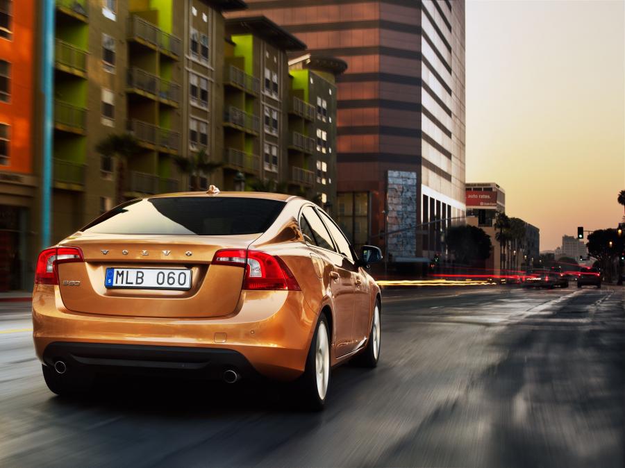  Volvo S60 2010 года  (фото 43 из 226)